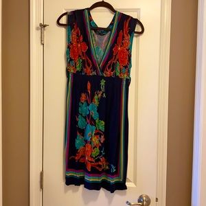 Tropical vibes w/v neck top & flowy bottom is perfect for all body types!